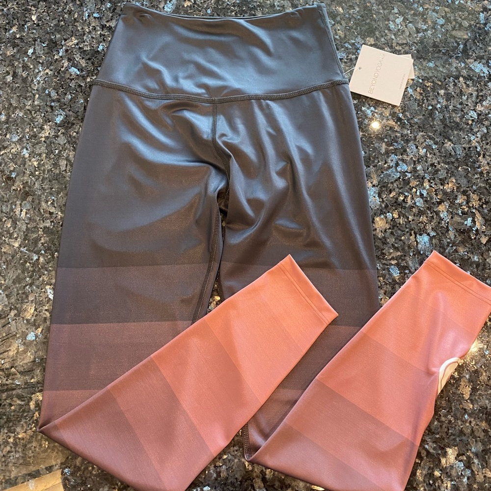 NWT Beyond Yoga black and pink leggings Size Medium